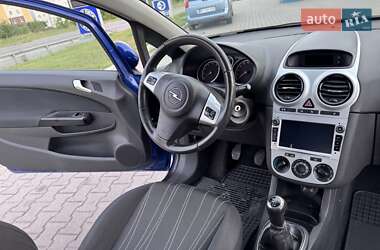Хэтчбек Opel Corsa 2009 в 