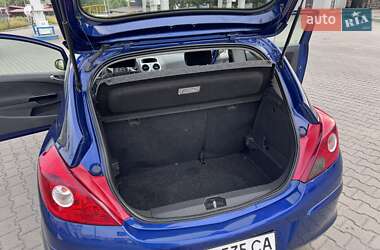 Хэтчбек Opel Corsa 2009 в 