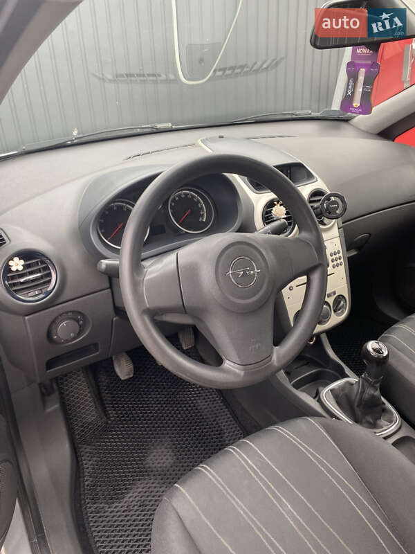 Хетчбек Opel Corsa 2007 в Черкасах