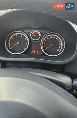 Хэтчбек Opel Corsa 2011 в 