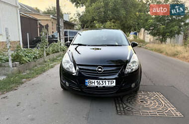 Хэтчбек Opel Corsa 2010 в 