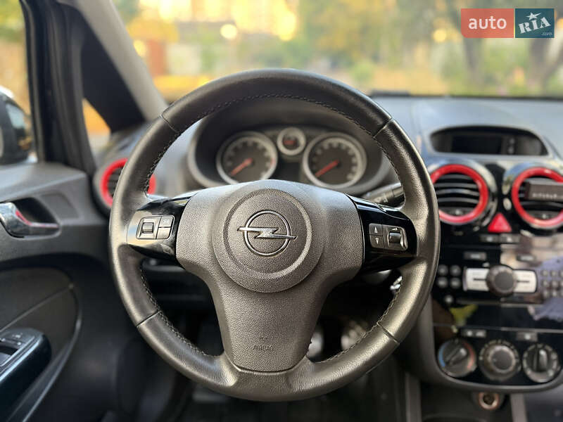 Хэтчбек Opel Corsa 2010 в Одессе