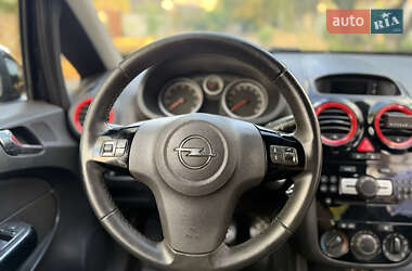 Хэтчбек Opel Corsa 2010 в 