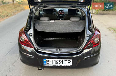 Хэтчбек Opel Corsa 2010 в 