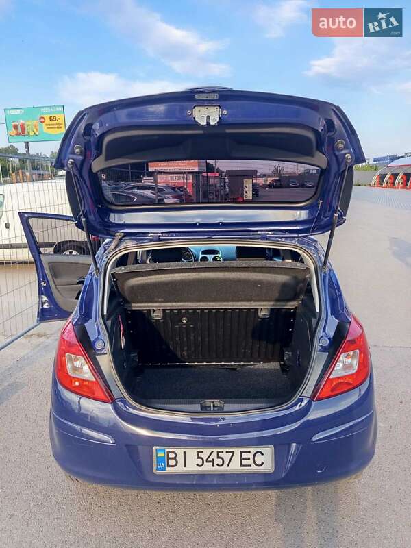 Хетчбек Opel Corsa 2011 в Полтаві