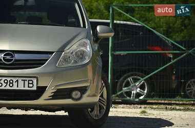Хетчбек Opel Corsa 2008 в 