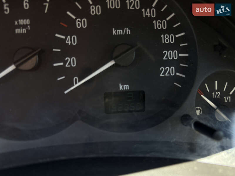 Хетчбек Opel Corsa 2001 в Іршаві