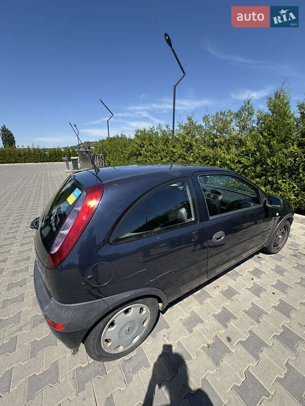 Хетчбек Opel Corsa 2001 в Іршаві