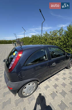 Хэтчбек Opel Corsa 2001 в 