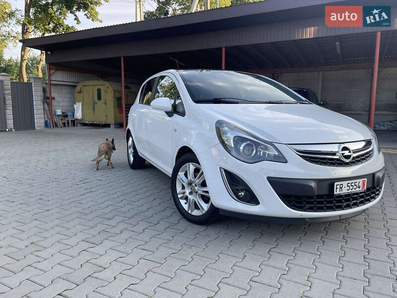 Хетчбек Opel Corsa 2012 в Рівному