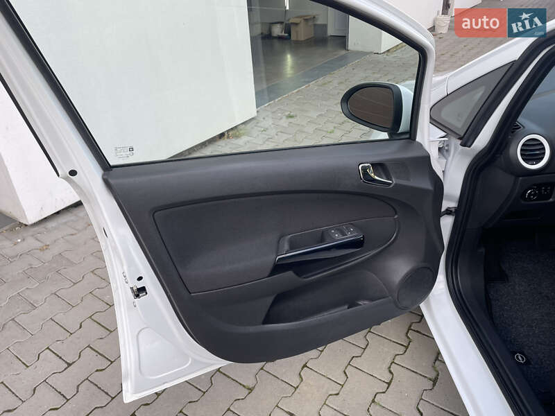 Хетчбек Opel Corsa 2012 в Рівному