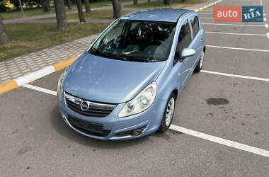 Хэтчбек Opel Corsa 2007 в 