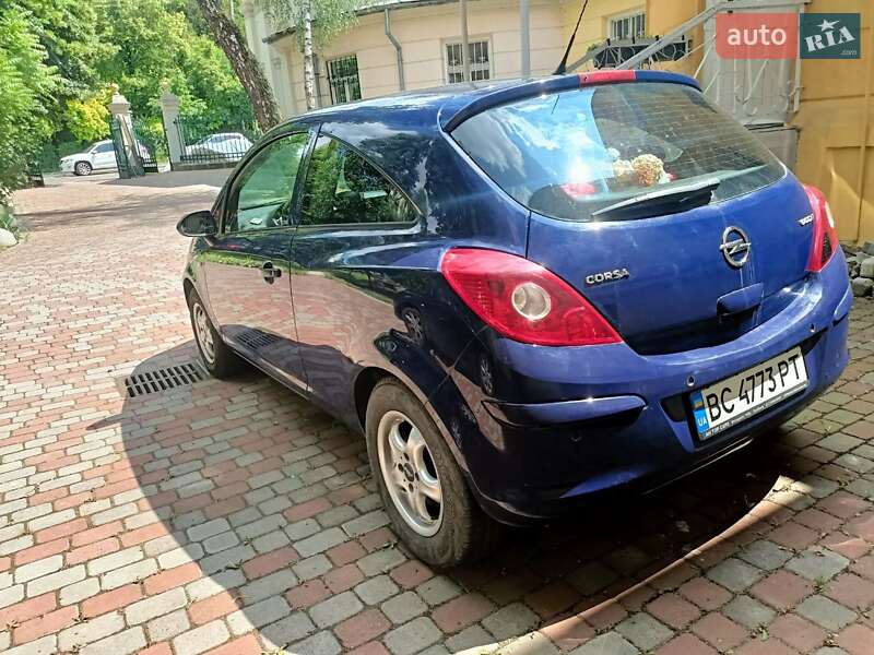 Хэтчбек Opel Corsa 2013 в Львове