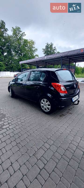 Хэтчбек Opel Corsa 2011 в Киеве