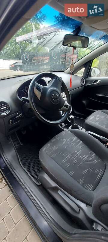 Хэтчбек Opel Corsa 2011 в Киеве