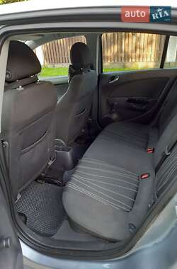 Хэтчбек Opel Corsa 2010 в 