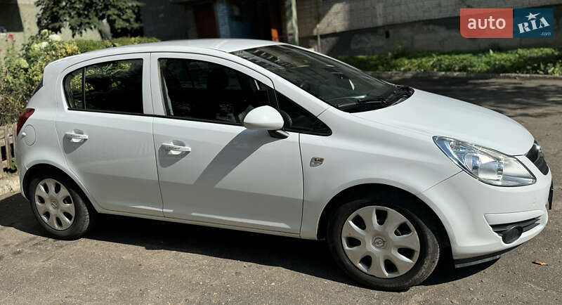 Хэтчбек Opel Corsa 2009 в Львове