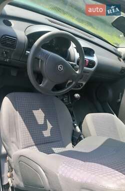 Хэтчбек Opel Corsa 2002 в 
