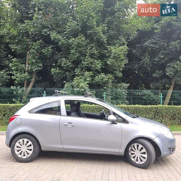 Хетчбек Opel Corsa 2009 в Луцьку