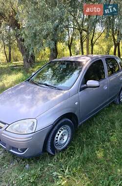 Хэтчбек Opel Corsa 2005 в 