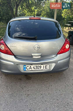 Хэтчбек Opel Corsa 2007 в 
