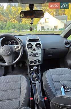 Хэтчбек Opel Corsa 2007 в 