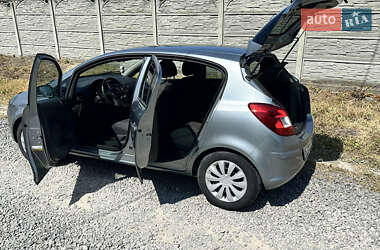 Хэтчбек Opel Corsa 2010 в 