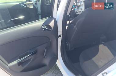 Хэтчбек Opel Corsa 2009 в 