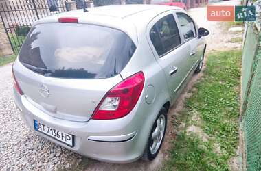 Хэтчбек Opel Corsa 2007 в 