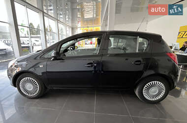 Хэтчбек Opel Corsa 2011 в 