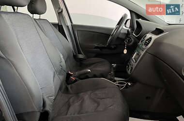Хэтчбек Opel Corsa 2011 в 