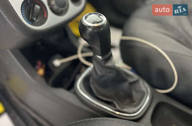 Хэтчбек Opel Corsa 2011 в 