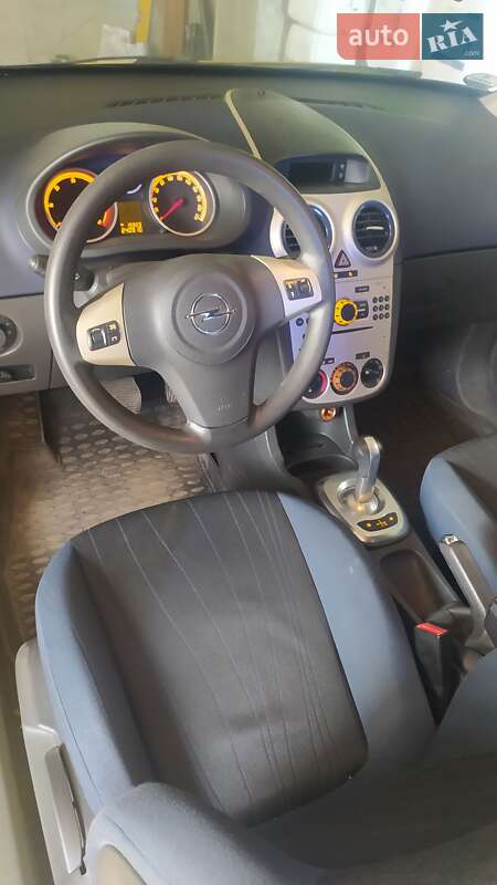 Хэтчбек Opel Corsa 2008 в Мироновке