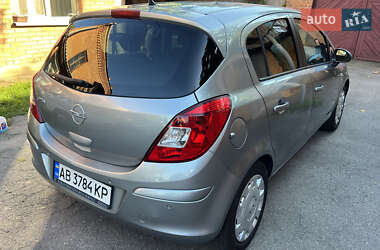 Хэтчбек Opel Corsa 2010 в 