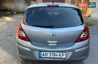 Хэтчбек Opel Corsa 2010 в 