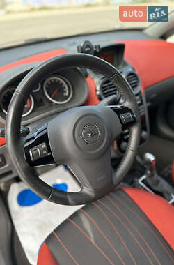 Хэтчбек Opel Corsa 2010 в 