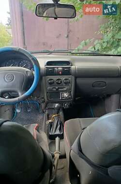 Хэтчбек Opel Corsa 1996 в 