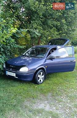 Хэтчбек Opel Corsa 1996 в 