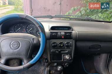 Хэтчбек Opel Corsa 1996 в 