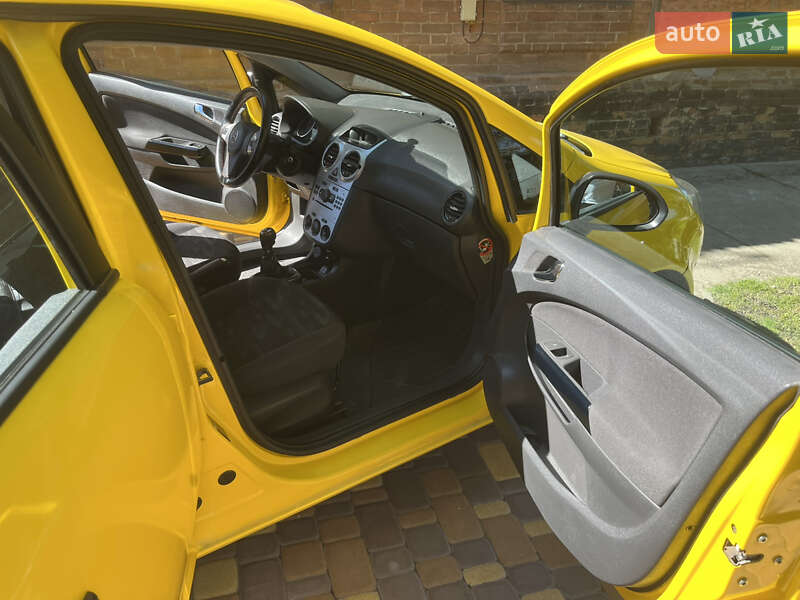 Хэтчбек Opel Corsa 2011 в Нежине