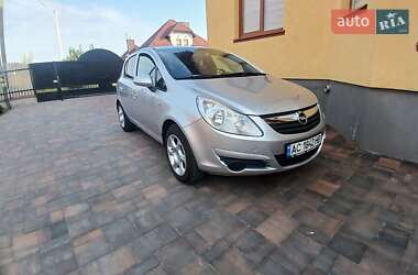 Хэтчбек Opel Corsa 2009 в 