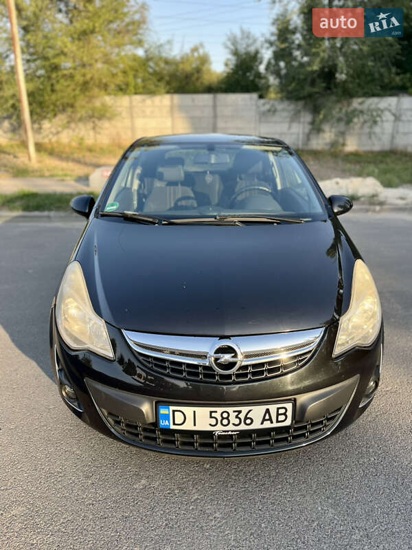 Хэтчбек Opel Corsa 2012 в Кривом Роге