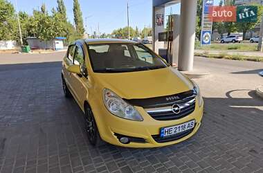 Хэтчбек Opel Corsa 2007 в 