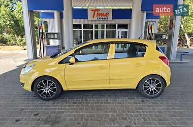 Хэтчбек Opel Corsa 2007 в 