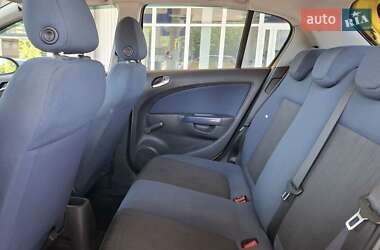 Хэтчбек Opel Corsa 2007 в 