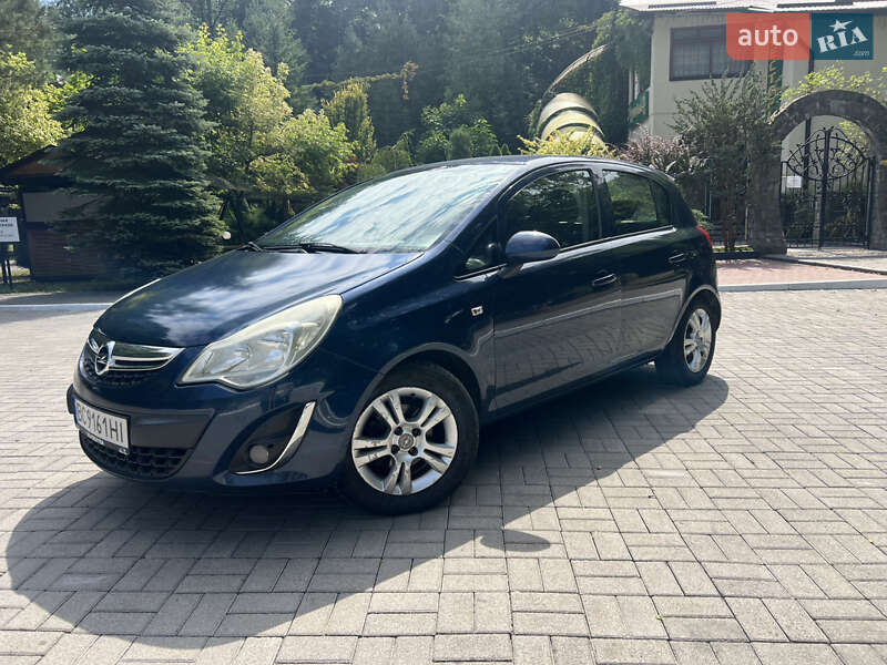 Хэтчбек Opel Corsa 2011 в Дрогобыче