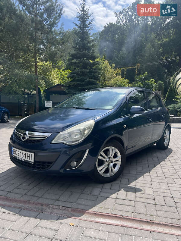 Хэтчбек Opel Corsa 2011 в Дрогобыче
