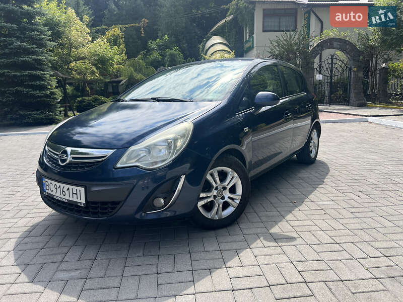 Хэтчбек Opel Corsa 2011 в Дрогобыче
