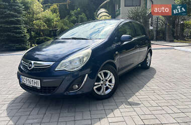 Хэтчбек Opel Corsa 2011 в 