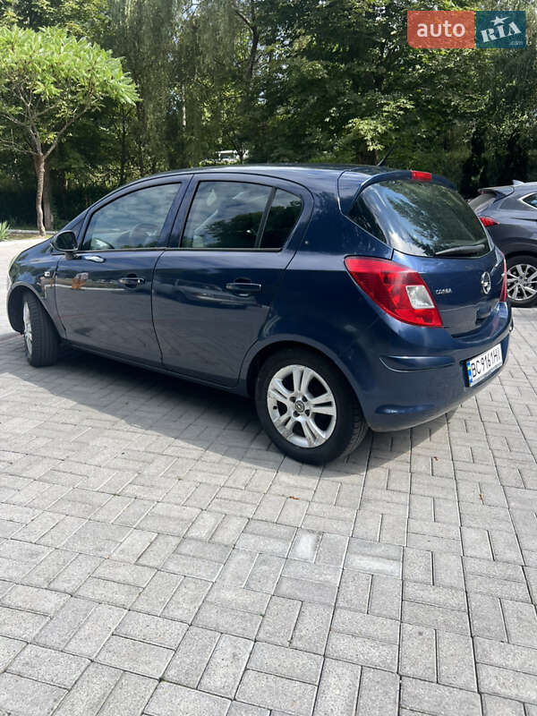 Хэтчбек Opel Corsa 2011 в Дрогобыче